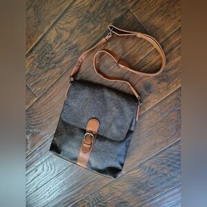 Queork brown shoulder bag fleur de lis design